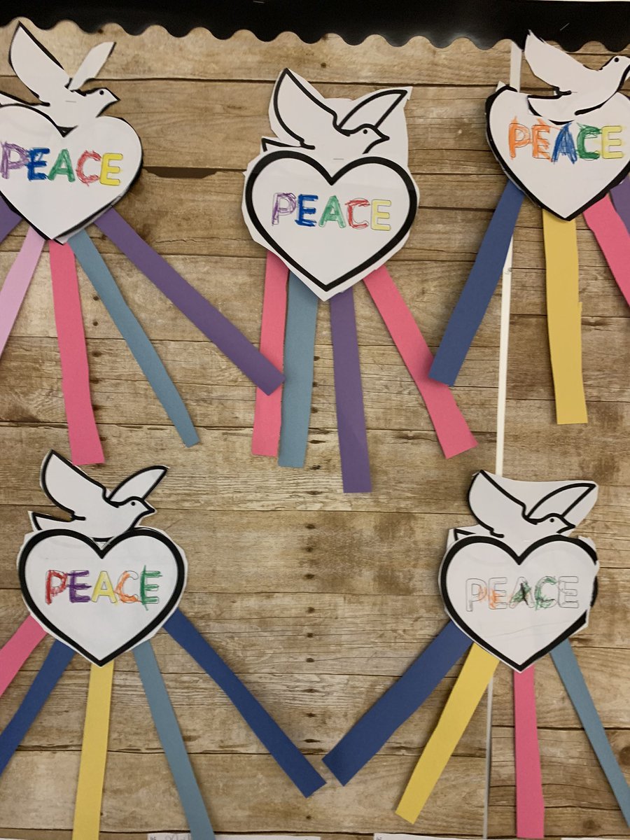 MsDsLearners's tweet photo. To begin Veterans Week, students listened to the story, The Peace Book by@toddparr 
We then began thinking about the how we are thankful for Peace in Canada and how we can be Peacemakers in our classroom. https://t.co/z0GKU3t6IQ