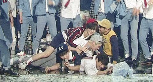 iBUMMIE's tweet photo. I'm voting SHINee for 2021 MAMA Worldwide Fans' Choice! 

#MAMAVOTE #shinee @SHINee https://t.co/700LMfDjMi