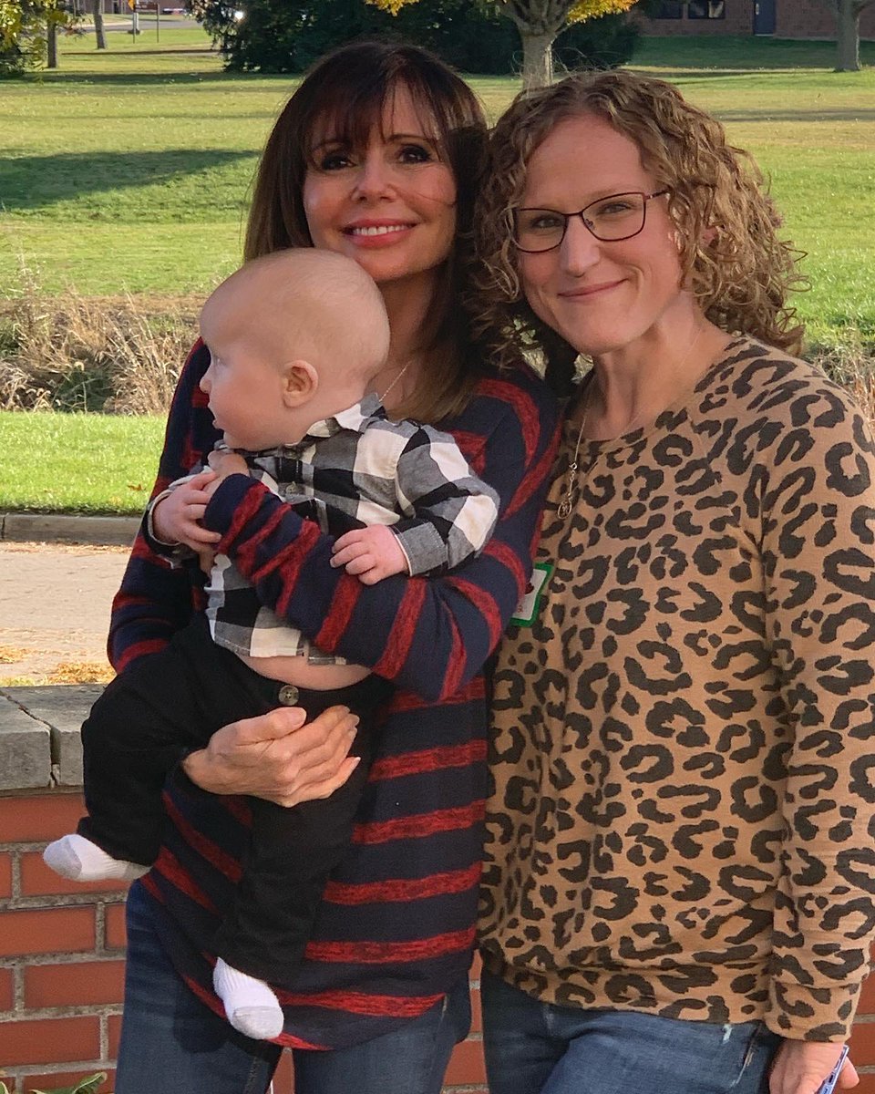 HeidiMurkoff's tweet photo. Safety first, hugs a close second. So we masked indoors snd took the hugs outside at yesterday’s Special Delivery shower celebrating @usairforce moms serving for two at #wrightpattersonafb @the_USO @WhatToExpect @WTE_Project #monthofthemilitaryfamily https://t.co/4GhhsbF7s0