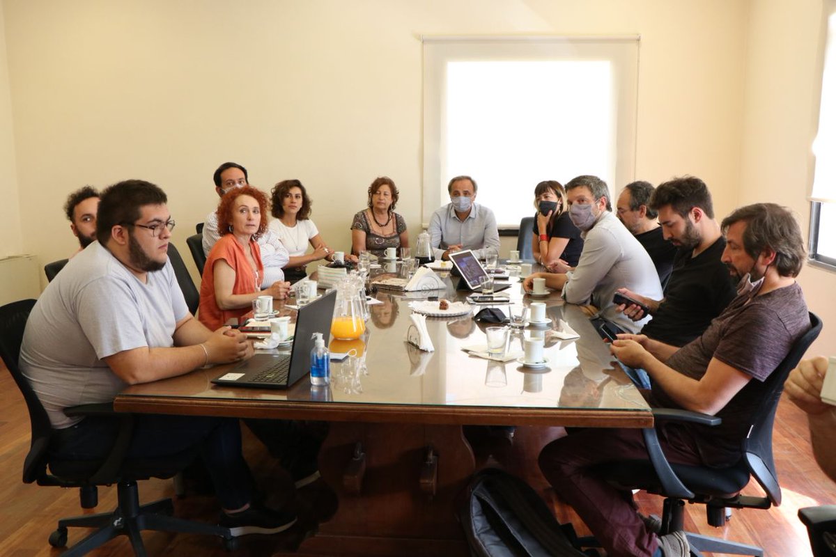 gladys_pollan's tweet photo. Participamos de la conferencia Curitiba-Tigre: “Lineamientos sobre movilidad sustentable”, dictada por Clever Ubiritan Teixeira de Almeida, ingeniero y asesor del Instituto de Planificación Urbana de Curitiba. https://t.co/GDcP533mvq