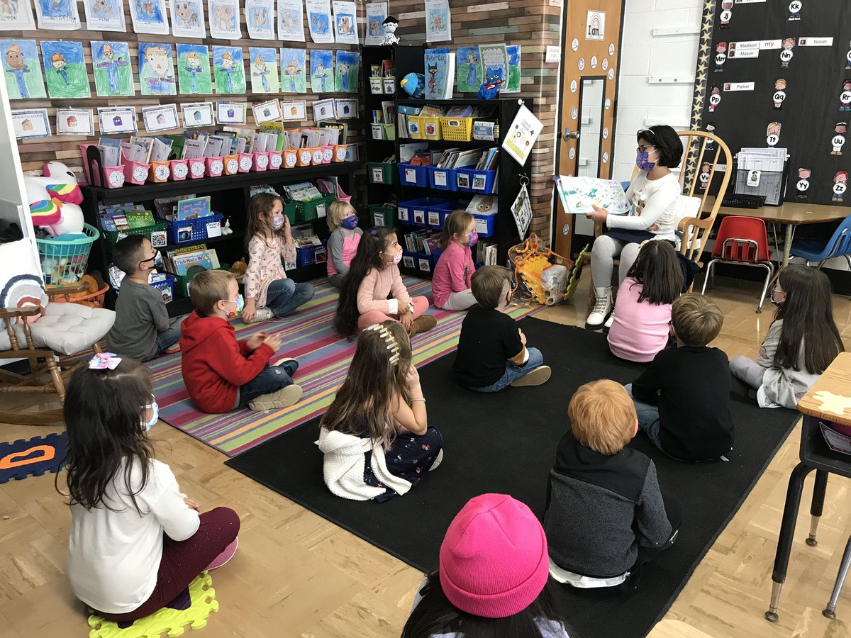 Love when my students save up their tickets and cash them in to read to another class! Cassie and Iliana had a great time in kindergarten yesterday! 📚 @Principal_UGL
