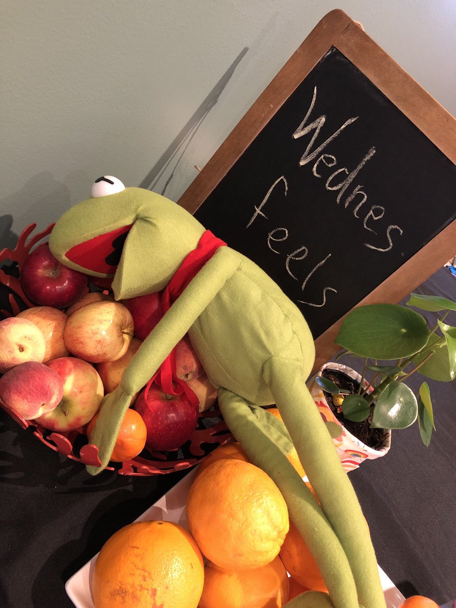 RedWritingElf tweet media