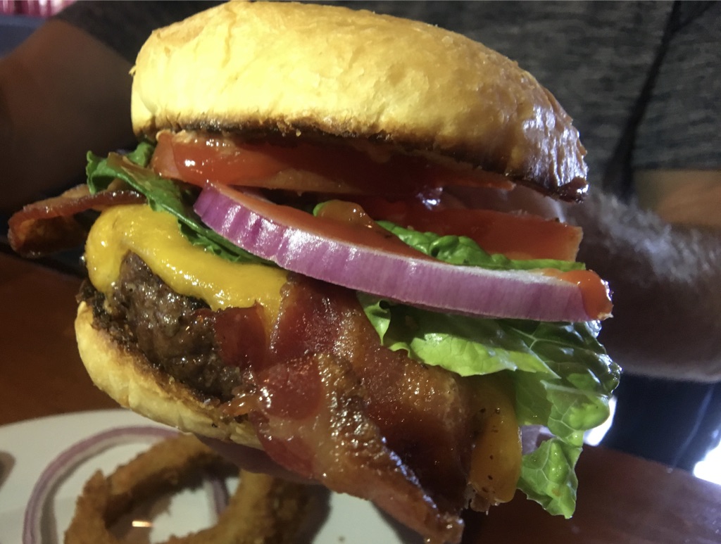 TheHideawayBend's tweet photo. Solve this debate: Do you cut the burger before eating it, or eat it whole? https://t.co/gTY1BW0Tsg