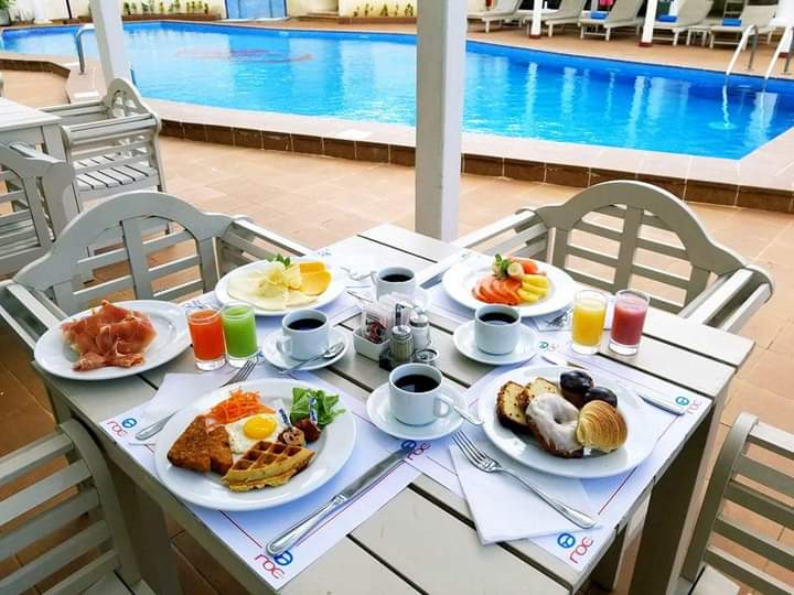 Disfrute de la agradable brisa del malecón Habanero mientras toma el mejor desayuno de La Habana!!! Venga al Hotel Roc Presidente!!! #clientesfelices #CubaTuDestinoSeguro #sívacaciones2021 #rochotels #rochotelscuba #cubatravel #turismocubano #turismoinforma