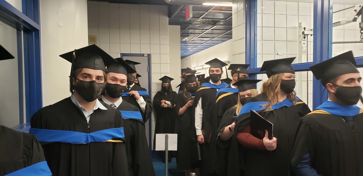 SherryLWeaver's tweet photo. @HaskayneSchool @JimDewald Our #haskayne grads celebrating their accomplishments.  Congratulations to everyone participating IRL and virtually! https://t.co/OMYL6g8SmG