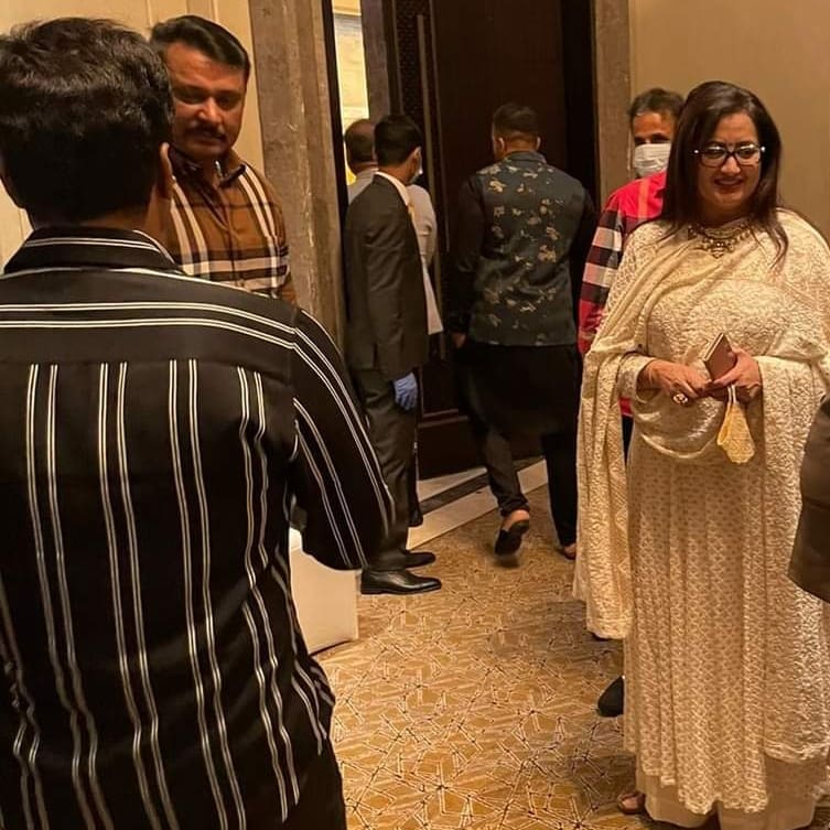 AICSDF's tweet photo. #Exclusive_Pics of #Bossu 😍💛
#DBoss in #PCMohan Sir Daughter Sangeetha Ceremony at Shangri-la Hotel in Bengaluru
#Darshan #Kranti #KrantiBegins
@dasadarshan @PCMohanMP @BZZameerAhmedK @sumalathaA https://t.co/nOZlrSS4su