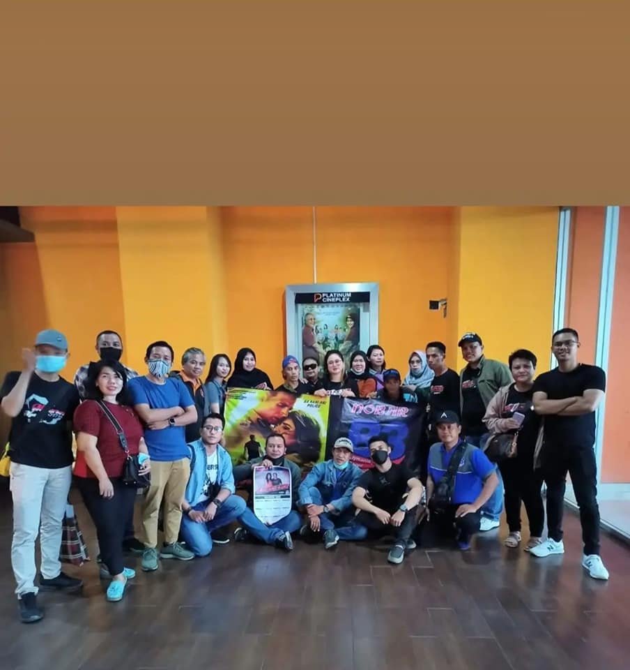 bollyfirst_idn's tweet photo. Late post, Day 1 for #Sooryavanshi release..
This is Indonesia for cinema comeback !
And only for Akki-Kat comeback surely and #TipTip💃😜
There are more, but twitter limits 4 pictures 
#AkshayKumar #KatrinaKaif @akshaykumar #rohitshetty @RelianceEnt @DharmaMovies @CapeOfGoodFilm https://t.co/sj09sN0m46