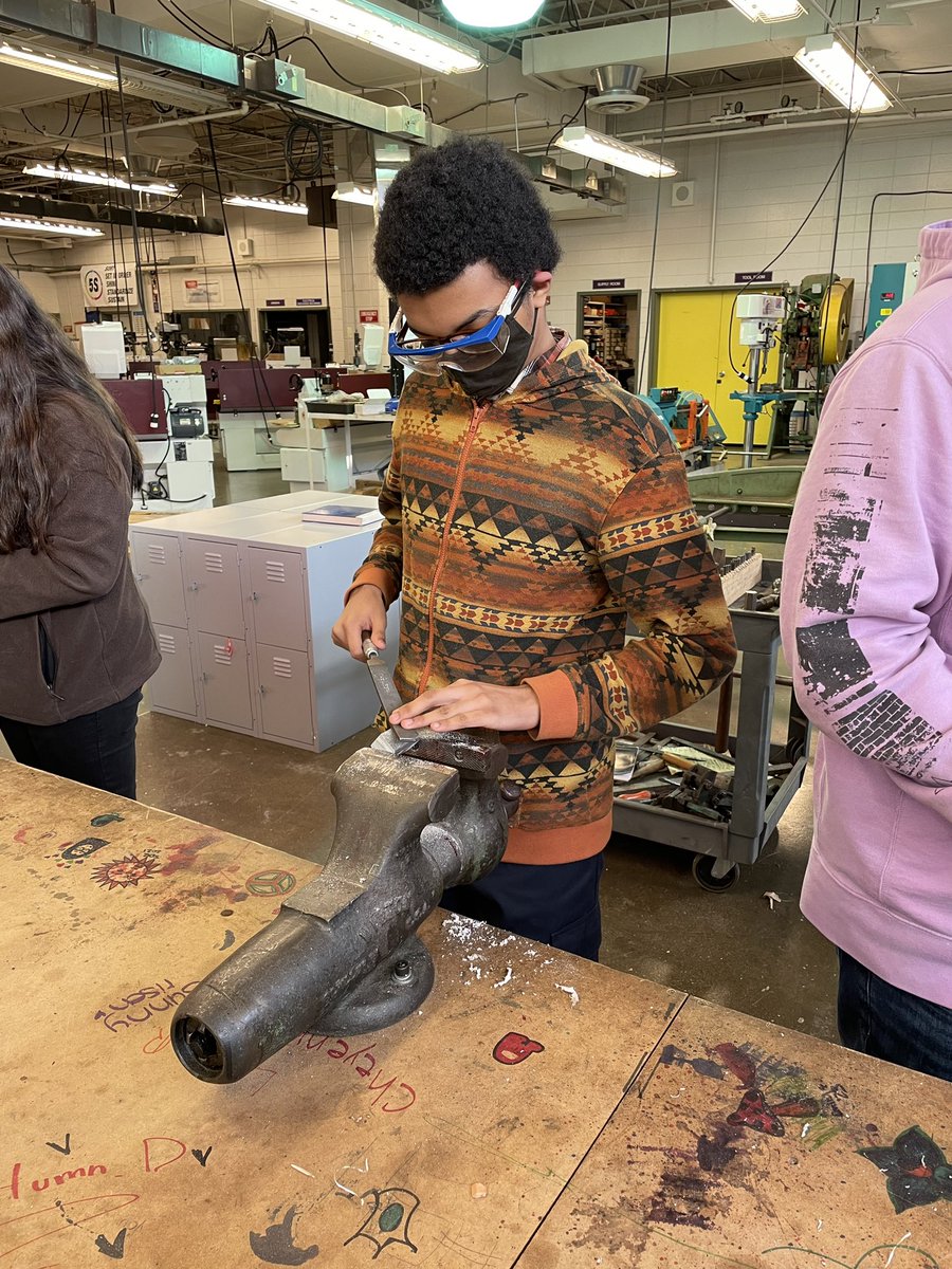 SouthernTrojans's tweet photo. May seem simple but our Machine Tool and Die students are learning how to file. Very important step in this program! #leadlikeatrojan #METaLRocks https://t.co/Ry4WSOsicr