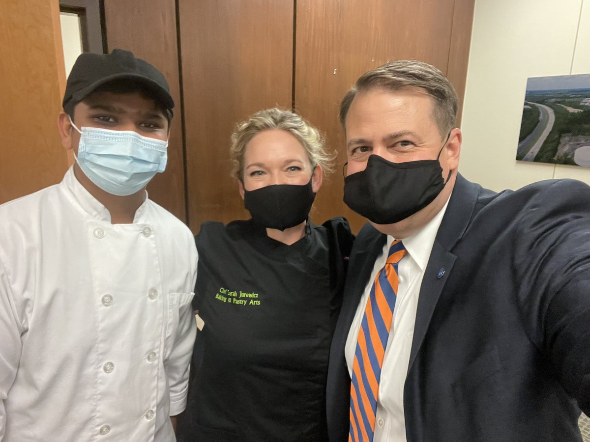 ThomasTaylorEdD's tweet photo. Unbelievable treat tonight! @Bakingchefjay and the CTC@Courthouse culinary and baking teams catered our #oneCCPS School Board Meeting dinner tonight. #deicious #cte #SoProud @ccpsinfo Thank you! What a great way to celebrate College & Career Readiness Month!! https://t.co/S3NRtkRASy
