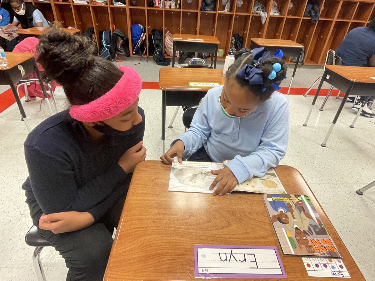 BinderTeaches's tweet photo. We love our 7th grade reading buddies! https://t.co/l6zYTwpsYd