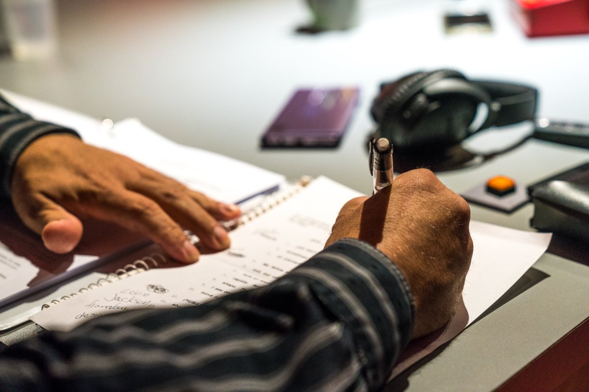 kalmenson's tweet photo. There's more to a script than just the words on the paper. At Kalmenson & Kalmenson, we'll teach you how to read between the lines so that you can give the best performance possible. #VoiceOverClasses #VOClasses #VOWorkshops #VOCourses #VoiceOverActing #VoiceOverCasting https://t.co/D7IHem06lj
