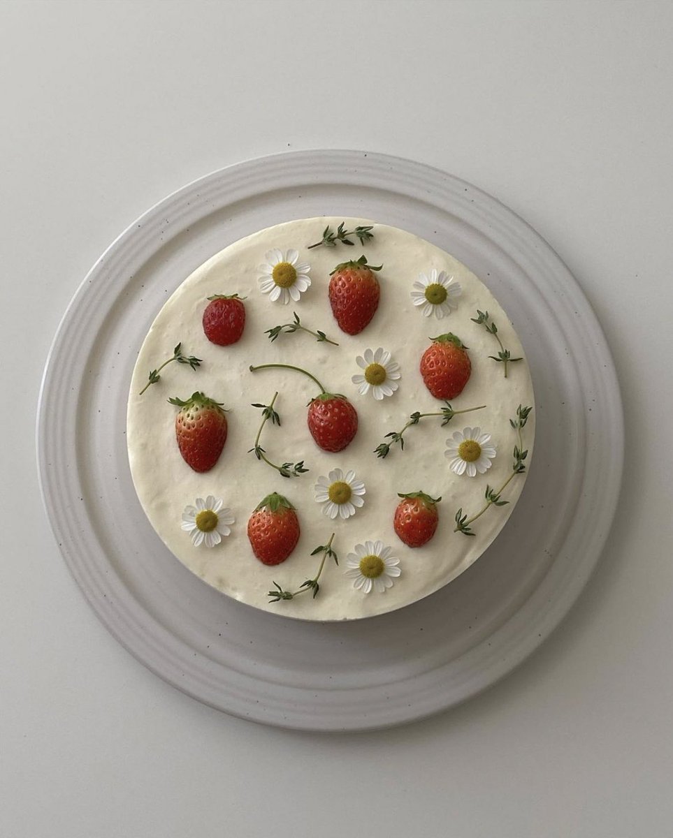 kaitlynscafe's tweet photo. need this 🍰 https://t.co/HOO0I8pFpb