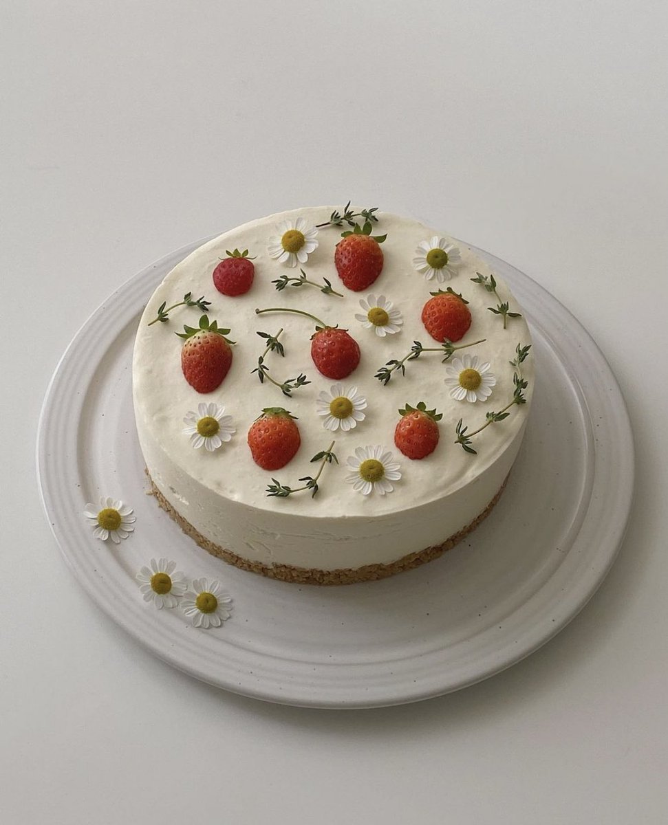 kaitlynscafe's tweet photo. need this 🍰 https://t.co/HOO0I8pFpb