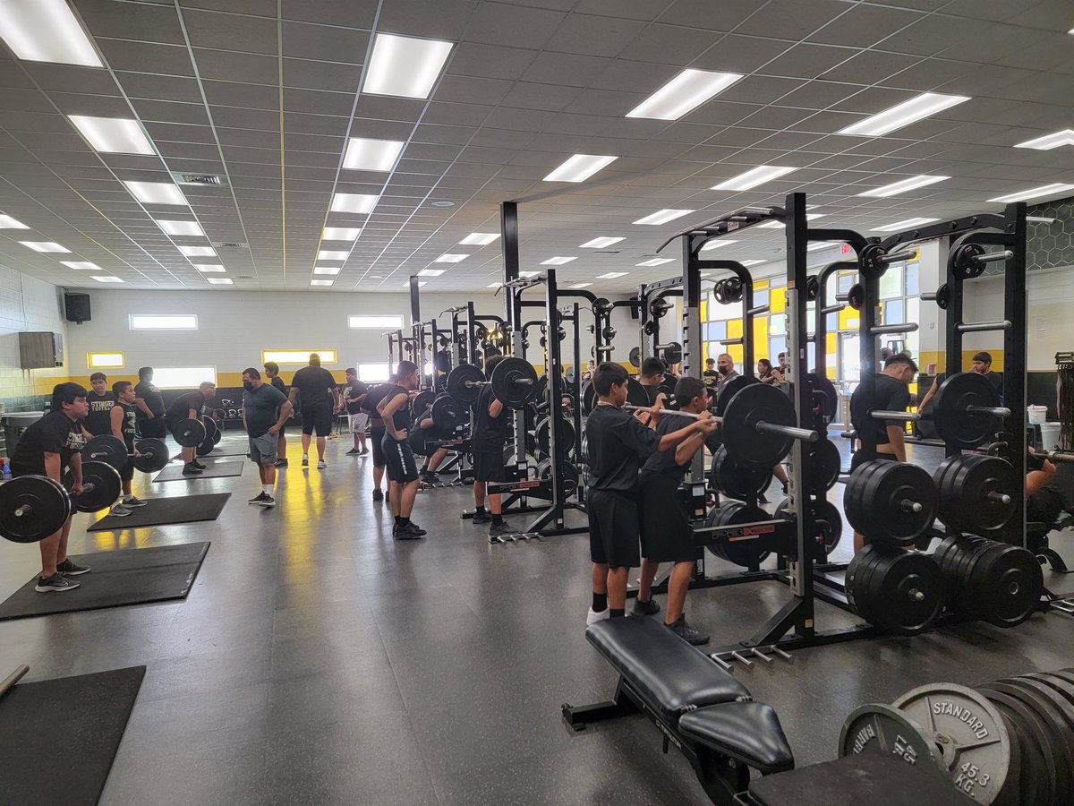 EEJacketPride's tweet photo. Today was a Good Day for Jacket Nation!!!

Teaching our Stingers what it takes to become YellowJackets!
@vcardenas32 #eejacketpride #eejacketfootball #StingersBecomeYellowJackets https://t.co/Ye6oeRk2C7