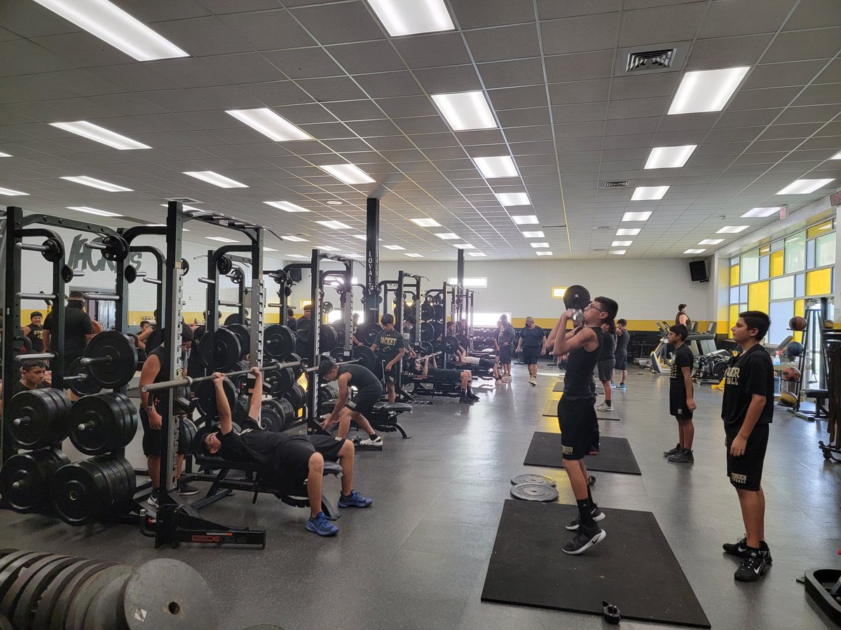 EEJacketPride's tweet photo. Today was a Good Day for Jacket Nation!!!

Teaching our Stingers what it takes to become YellowJackets!
@vcardenas32 #eejacketpride #eejacketfootball #StingersBecomeYellowJackets https://t.co/Ye6oeRk2C7