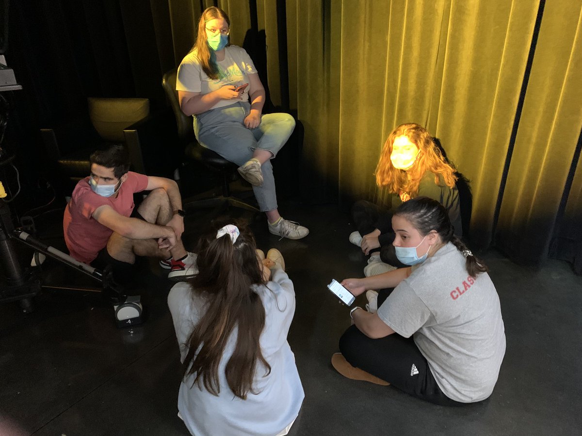 The set has arrived! Thank you <a href="/ElonPerfArts/">Elon Performing Arts</a> and <a href="/eloncomm/">Elon Communications</a> for all your support! #OakAndElon students are blocking and rehearsing for our show tapings for the next week and a half!