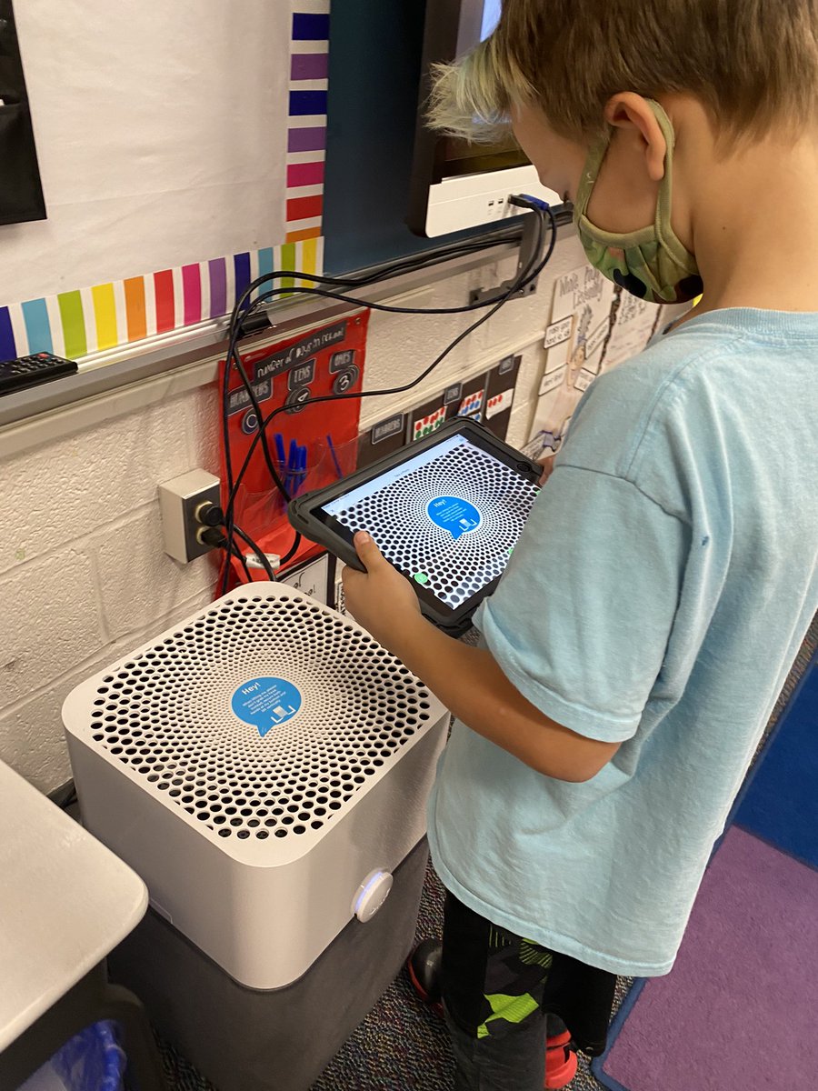 MrsKowalevicz's tweet photo. Making observations and using our communication skills to explain what we found during our states of matter scavenger hunt. #Inquiry #Thinkers  #HowTheWorkWorks #IBPYP #Communicators #RandolphStars #APSisAwesome #FunInFirst @RandolphIBStars @Seesaw @RandolphStars https://t.co/MhJyMkd2SA