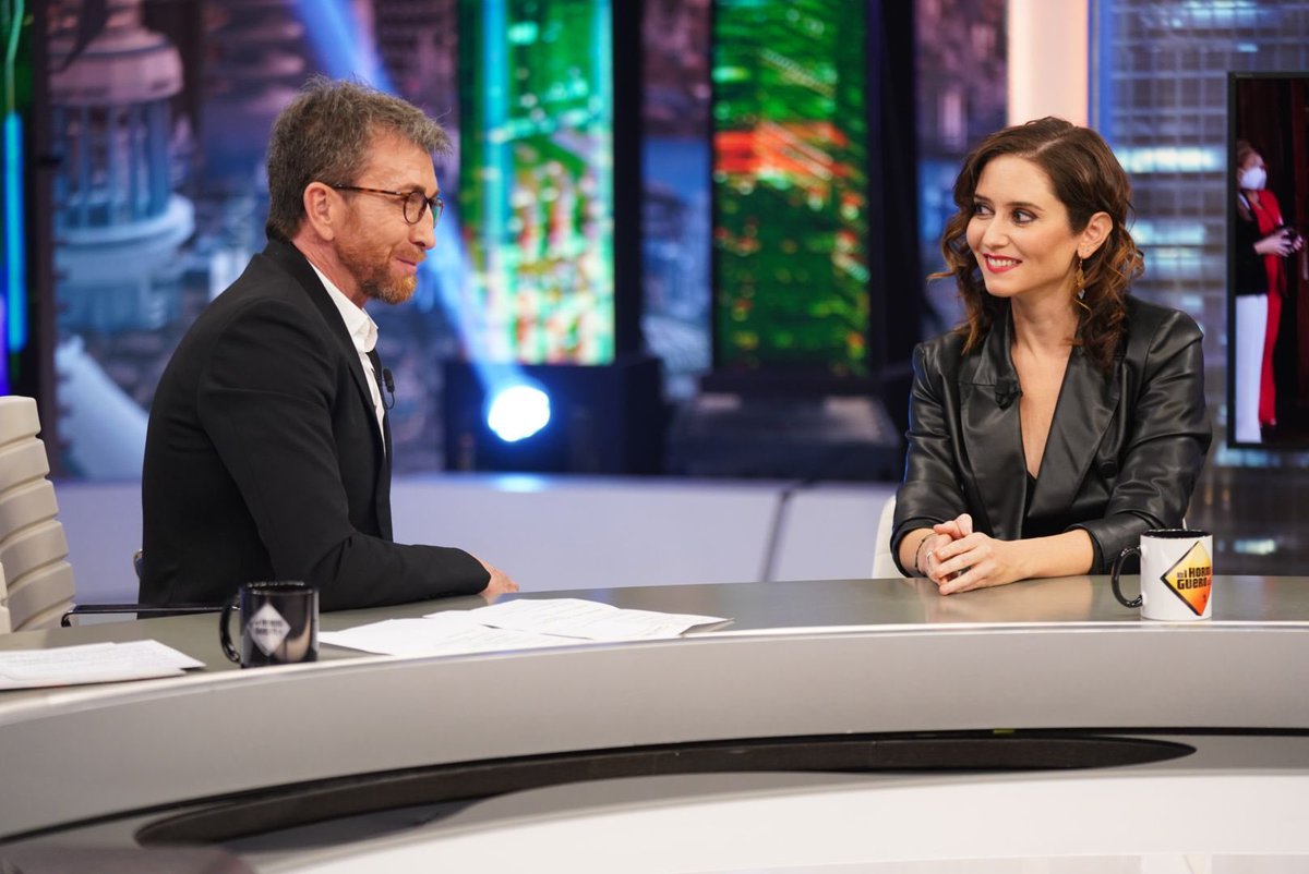 IdiazAyuso's tweet photo. Gracias a Pablo Motos y a todo el equipo de @El_Hormiguero por la noche de hoy.

Ya estáis en mi lista de cosas buenas de ser presidenta de la Comunidad de Madrid.

#AyusoEH https://t.co/jaNvpb9Tk6