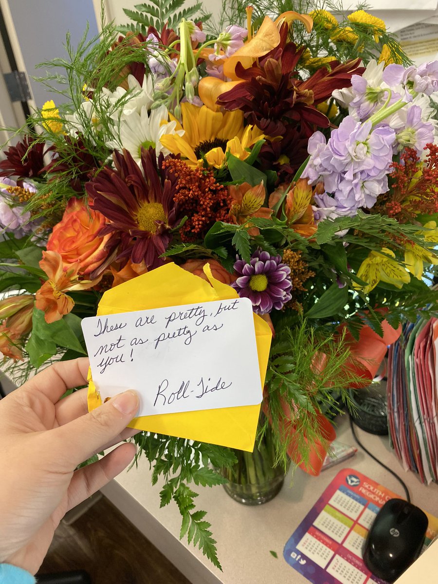OhSnap_Abby's tweet photo. I got flowers today at work and it really is the thought that counts and can make a day. 😇 https://t.co/Jg4b7MKZgz