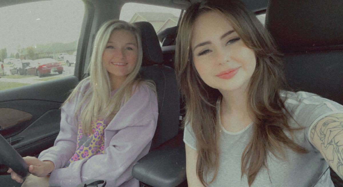 Autumn_Morgan12's tweet photo. My BEST friend came to NASHVILLE!!!!!! 💕 @Juuliasworld https://t.co/3ItvVgJeES