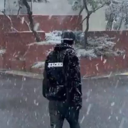 xunsolo's tweet photo. first snow has fallen in seoul today. sehun, see you soon, my love 🌨❄️ https://t.co/ZK1ozBShtp