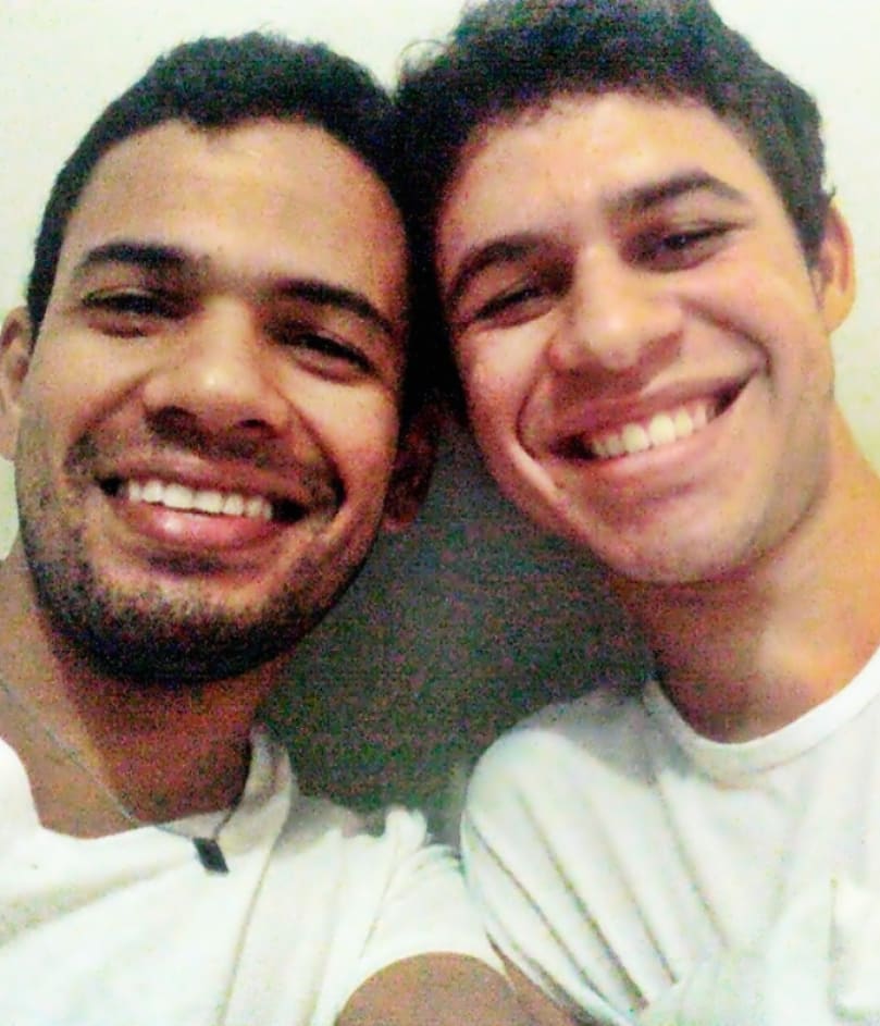 MarcusSales16's tweet photo. 10 anos desde essa primeira foto @YuriiiMelo . DEZ ANOS. 😲 Quanta coisa passou. Mudamos muito? Com certeza 😅 em vários aspectos, não apenas fisicamente. 🥰 Feliz aniversário de namoro 🥳 🎂 Te amo muito. ❤ #dezanos #boyfriend #pride https://t.co/2iIQteUIUw