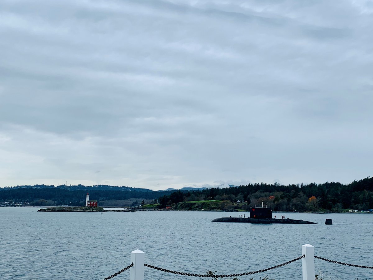CSF_FSMC's tweet photo. #HMCSVICTORIA proudly displays a poppy on her fin in honour of Remembrance Week leading up to Remembrance Day.
@royalcanadianlegion, @royalcannavy, #cansubforce, #canadaremembers, #lestweforget🌹, #Poppy100 https://t.co/KApdJJo5Up