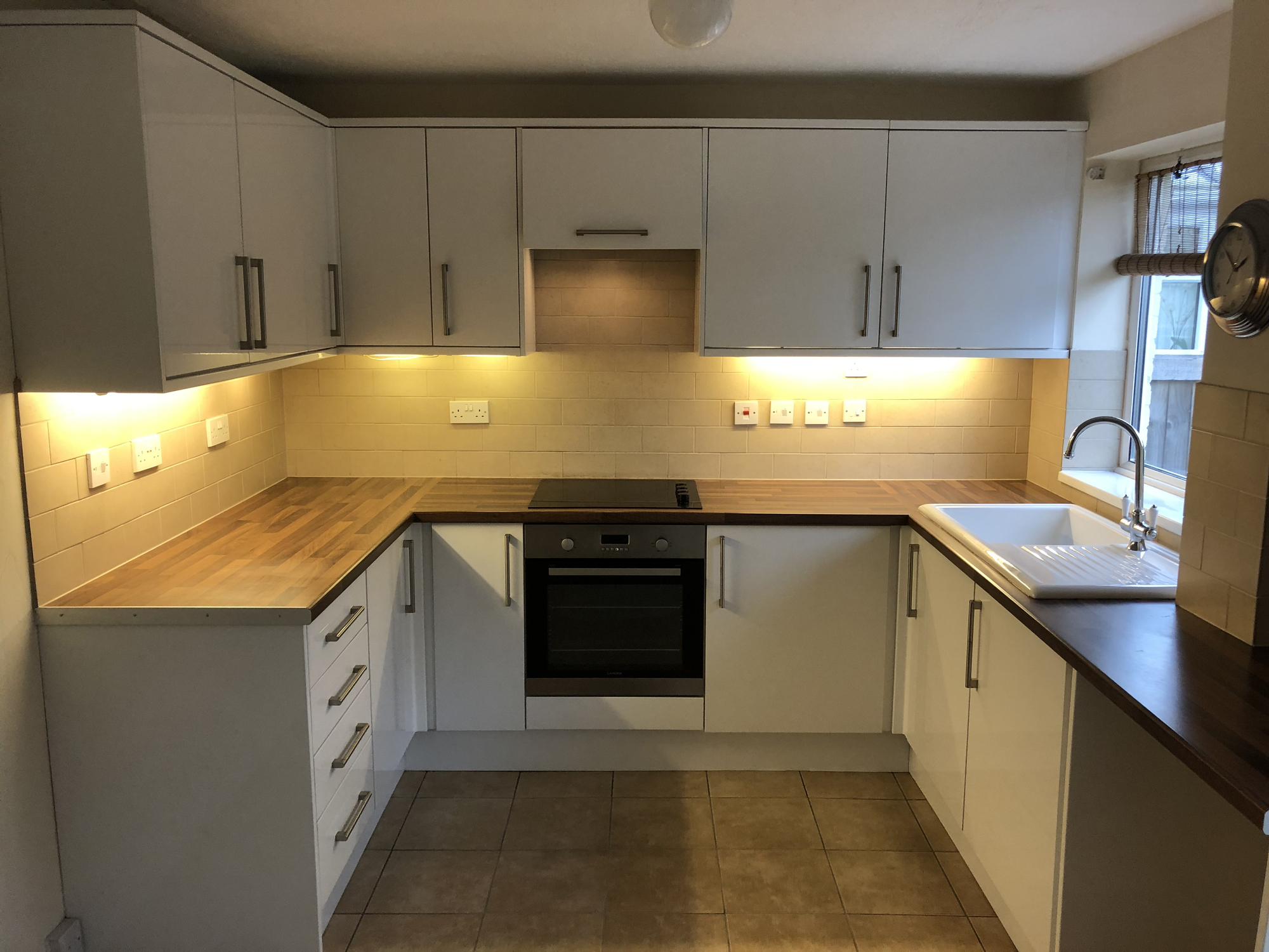 Digi-Key Electronics on Twitter: "Under cabinet lighting is a neat thing.  💡 Here are some different examples of options to use 👉  https://t.co/tjT5PAR1QS #TechForum #protip #DIY https://t.co/tEfWZuCmAE" /  Twitter