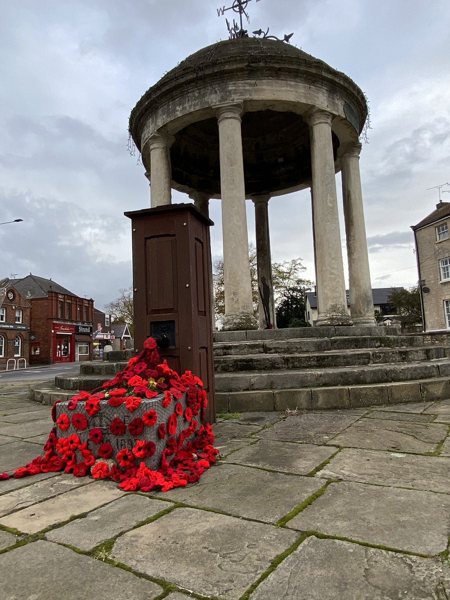paulamickley's tweet photo. @DarrenBurkeSYN there are some amazing poppy displays in Tickhill, any chance of some interest from Doncaster Free Press? https://t.co/Sp9xee4ZXA