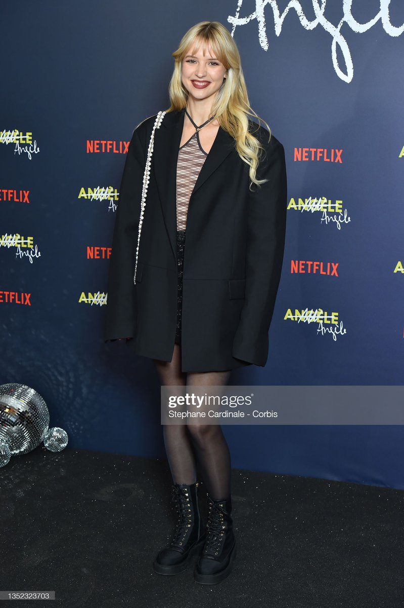 Angèle Updates (Backup) tweet media