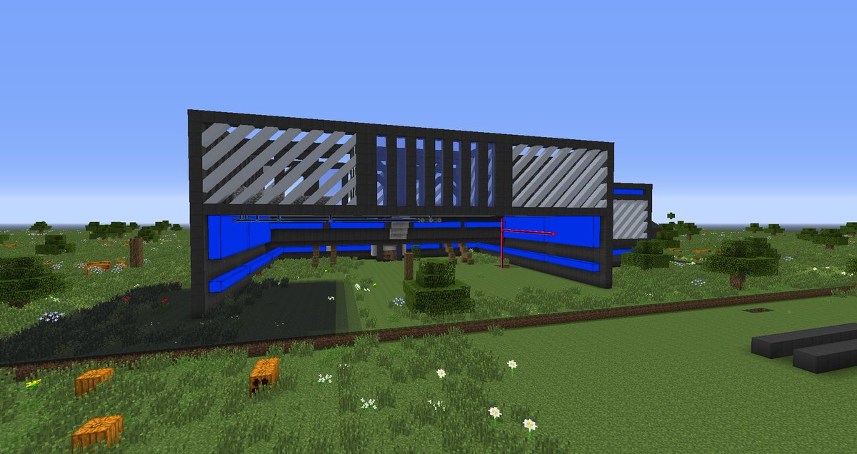 AlexPlaysGames7's tweet photo. Does anybody even finish the back of their base? @GrianMC https://t.co/ow5a4SPhKz