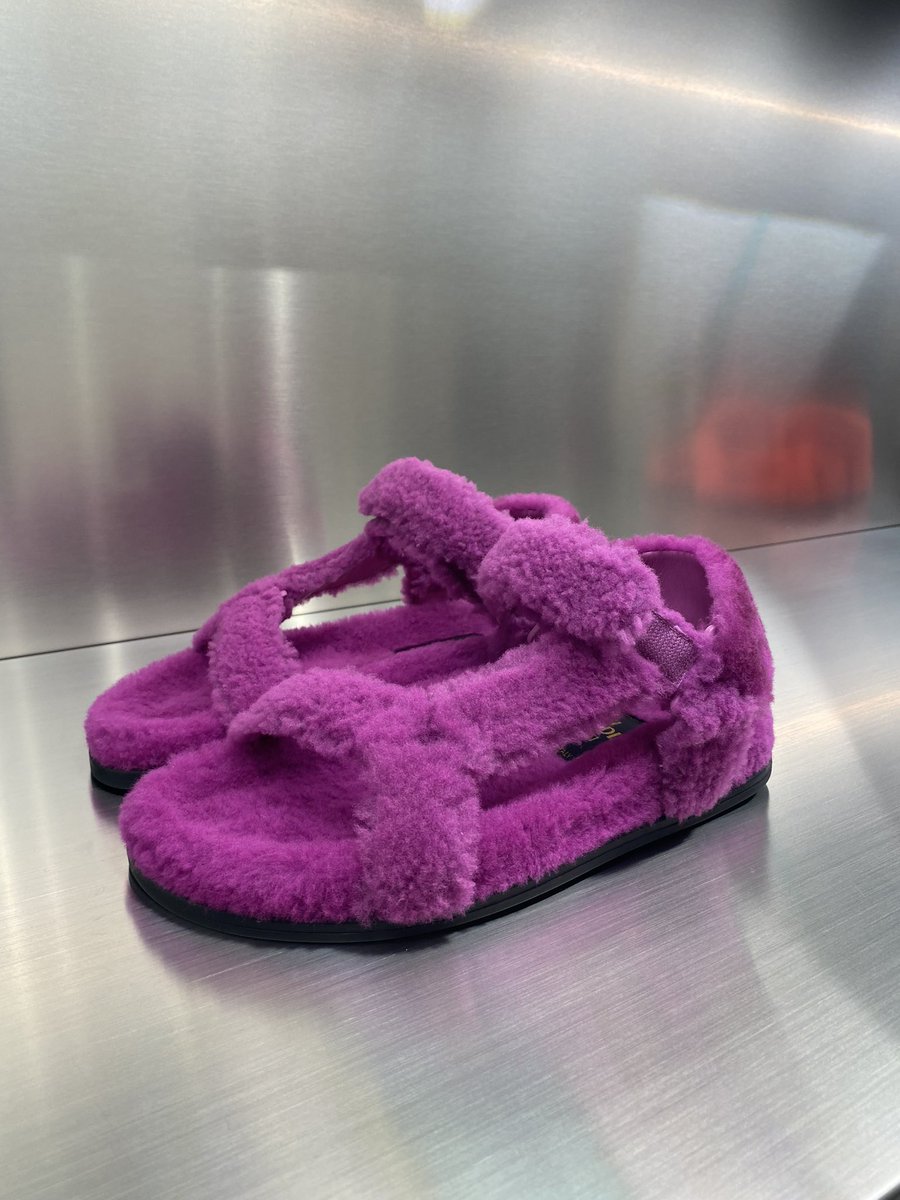 GoitGal's tweet photo. We stopped by the Fendi store on 57th street to see the #FENDIxSKIMS collection in person and WOW 😍 Iconic ! #skims @KimKardashian https://t.co/n6Zh3sOHyK