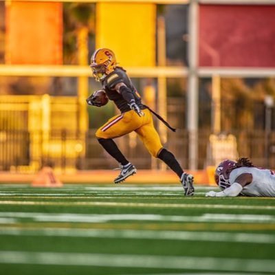 JUCOFFrenzy's tweet photo. @HicksFor6 JUCO WR 5’10 175. C/O 2022. @GoSCBobcats HL https://t.co/Ev1PnsROM5 https://t.co/31w8jSNEJl