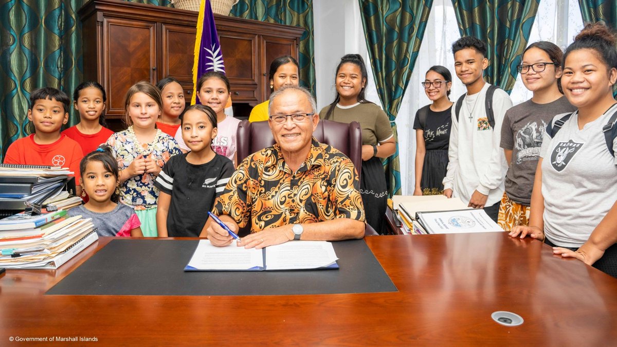 👏👏 Congratulations to the Government of the Republic of Marshall Islands 🇲🇭 for putting children’s rights and voices at the centre of climate action by signing the Declaration on Children, Youth and Climate Action.

#MyPlanetMyRights #COP26