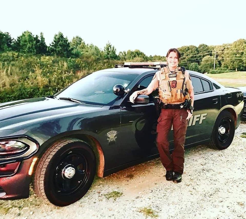 Rest In Peace Jackson County Deputy Lena Marshall who died on 11/8/21 after being shot 3 days earlier while responding to a domestic disturbance call. She was a single mother who died on the anniversary of her son’s death. Please retweet to honor her 😞💙🖤#BlueLivesMatter