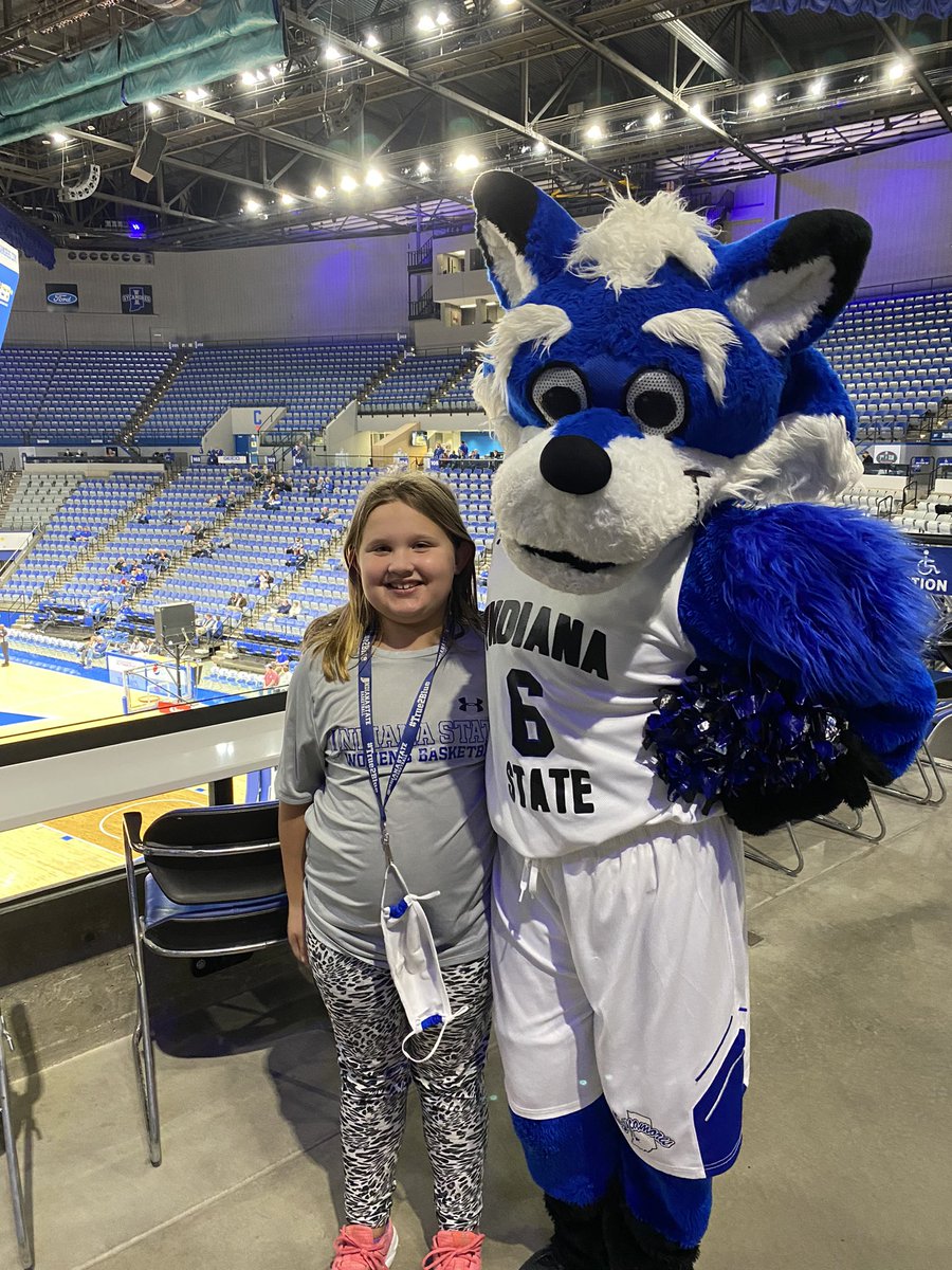 TammySchaffer's tweet photo. @IndStSpirit member #SycamoreSam makes friends at games! #MarchOn https://t.co/hG7kTkZK0I