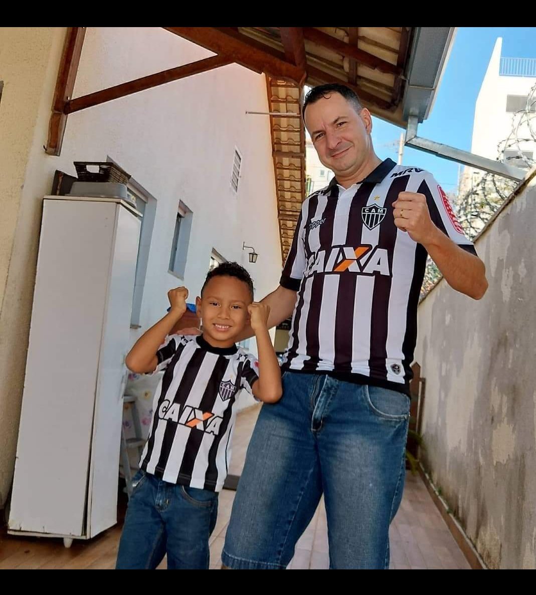 robertomelo756's tweet photo. @BuserBrasil Comemorando com o filhote @GALODABUSER https://t.co/KDJBqlhtib