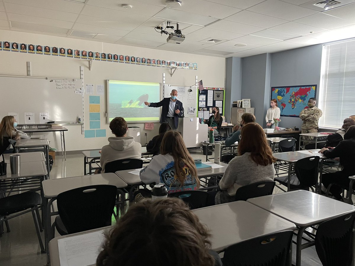 LisaSmithFCPS's tweet photo. Thank you to the veterans the visited OHS today and shared their stories with our students and answered many questions! We thank you for your service and sharing your knowledge with us! https://t.co/IrGb8VM8QG