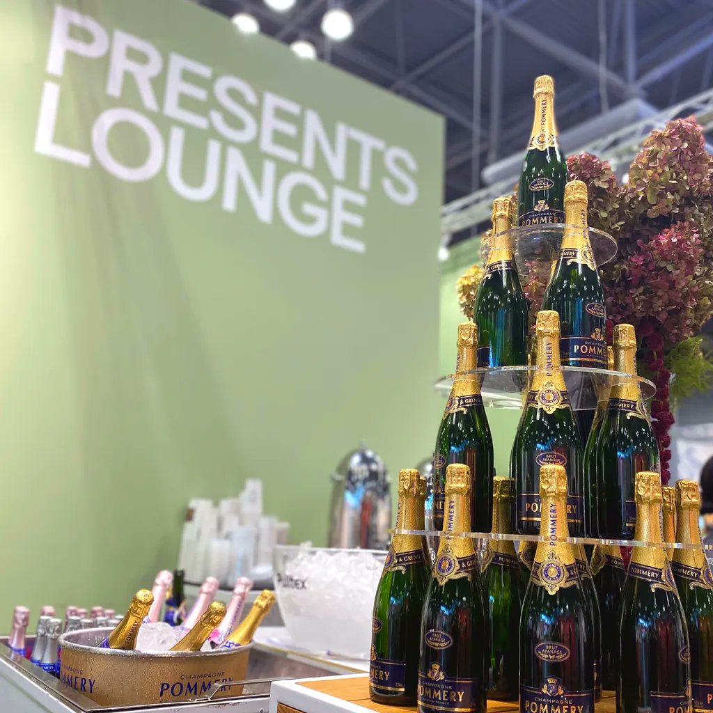 From installation to decoration we SHOW OFF!
#tbt #armoryshow2021 #showstrategy #WESHOWOFF #conventioncenters #javitscenter #tradeshows #nyc #navypier #Chicago #cityofChicago #showevents #events