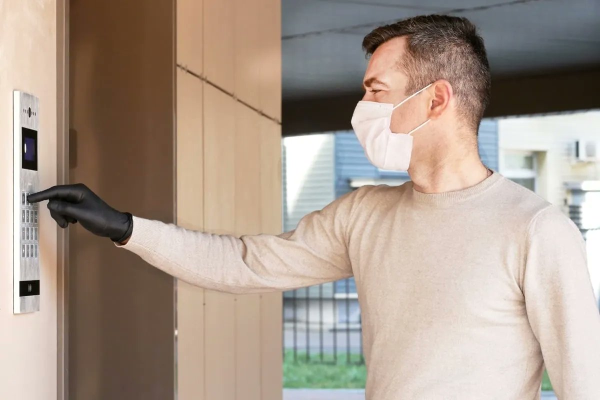 LookUpStrata's tweet photo. NSW Q: What can be done when certain residents refuse to wear a mask in common areas? - Answered by Wal Dobrow, COVID-19 Plans
https://t.co/UyMTsdBqbz https://t.co/uWfZG8nxDK