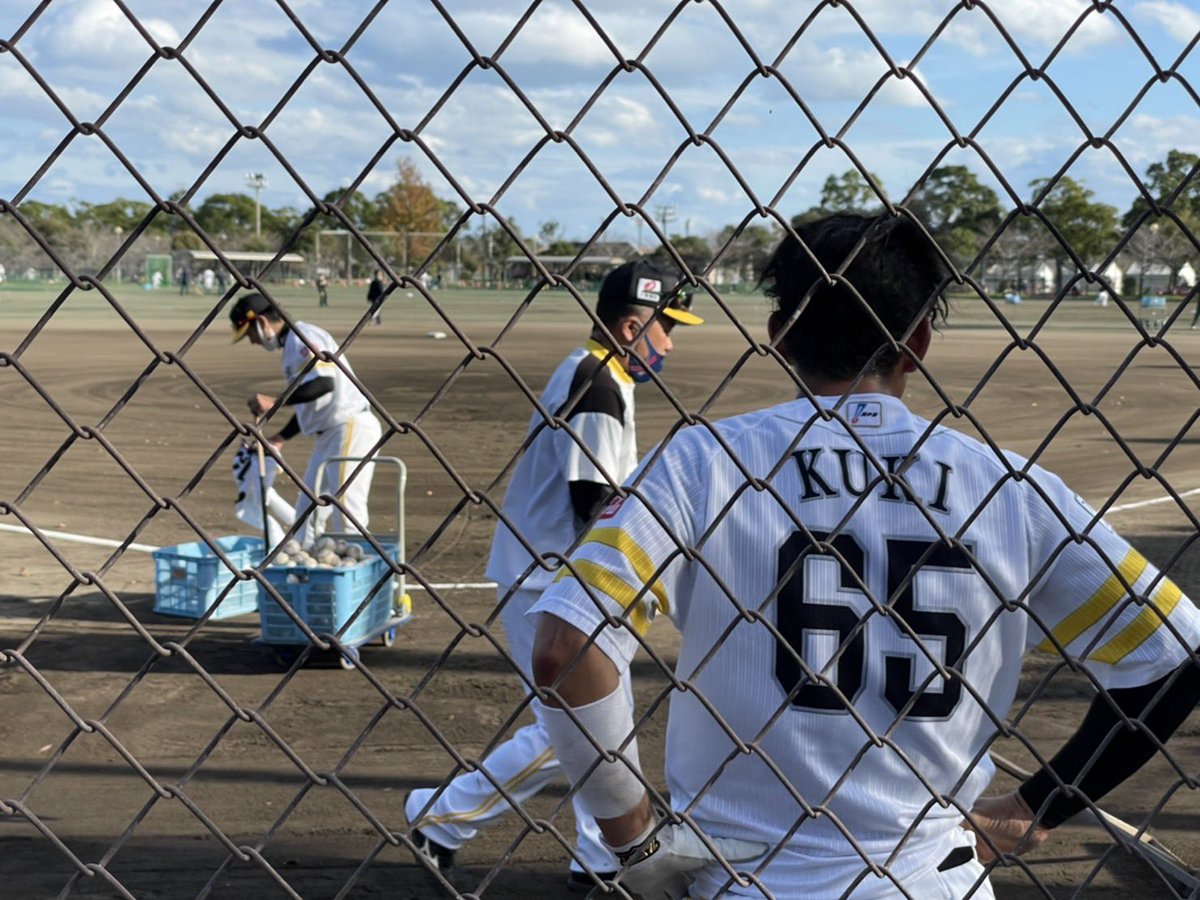 miranda_prada98's tweet photo. 九鬼くんのめちゃめちゃ良いポートレートも送られてきた👏
九鬼くん推しの方どうぞ❣️

 #sbhawks  #秋季キャンプ  #九鬼隆平 https://t.co/Mshtl6n94a