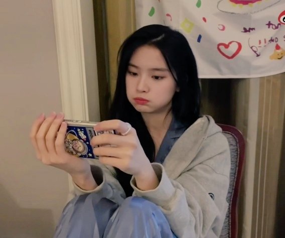 hourlyxingqiao_'s tweet photo. she's so cute 🥺

#ファンシンチャオ #huangxingqiao
#黄星侨 #황씽치아오  
#걸스플래닛999 #girlsplanet999 https://t.co/UOgtNAZCu2