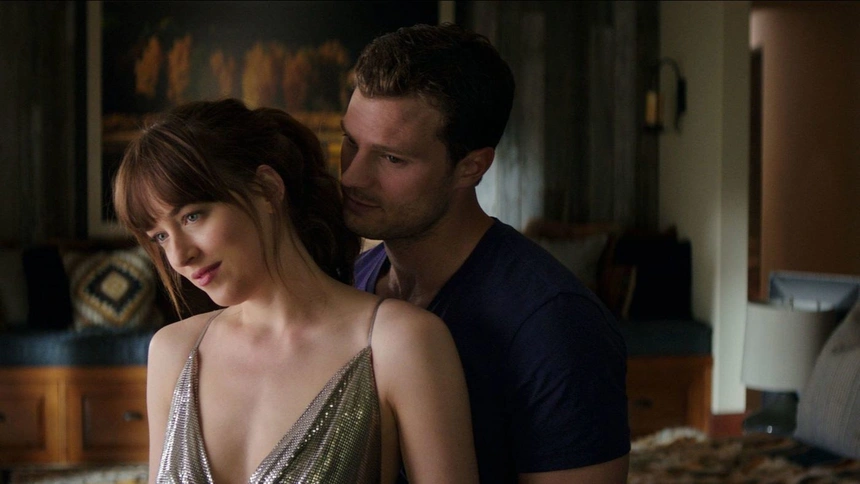 Michell55969237's tweet photo. The star of '50 shades of gray' accepted the role after 5 minutes of talking with the director
Dakota Johnson gradually emerged from the shadow of her family and asserted her position in Hollywood. Soon, the star returns in a new series.
#50Shades https://t.co/iC7zBPNP3Q