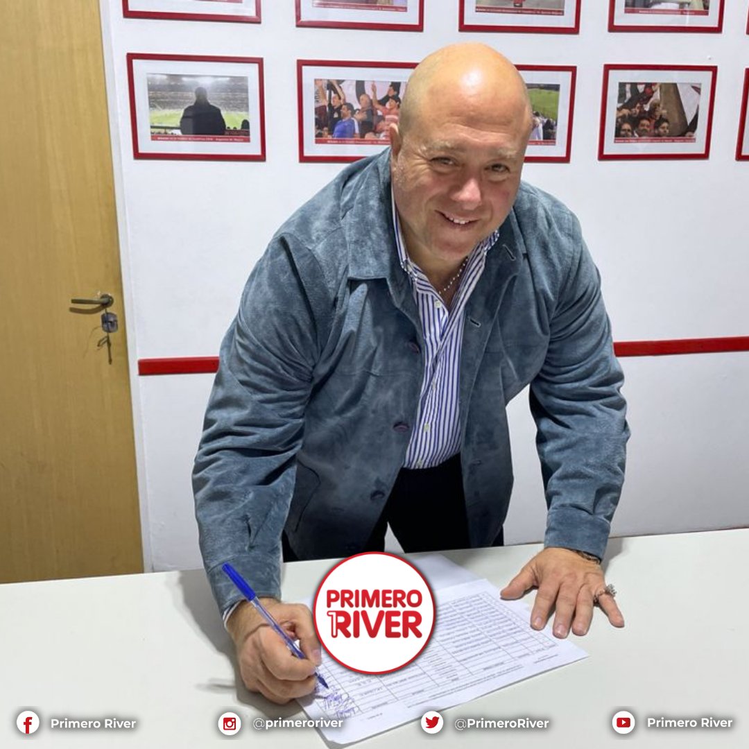 PrimeroRiver's tweet photo. La fórmula de @PrimeroRiver firmando su candidatura para las elecciones de diciembre. @AntonioCaselli va como candidato a presidente, @Trezegoldavid como vicepresidente y @RodriguezSaaN como vicepresidente segundo. ⚪🔴⚪

#antonio2021 #trezeguet https://t.co/nPGHqjFQc4