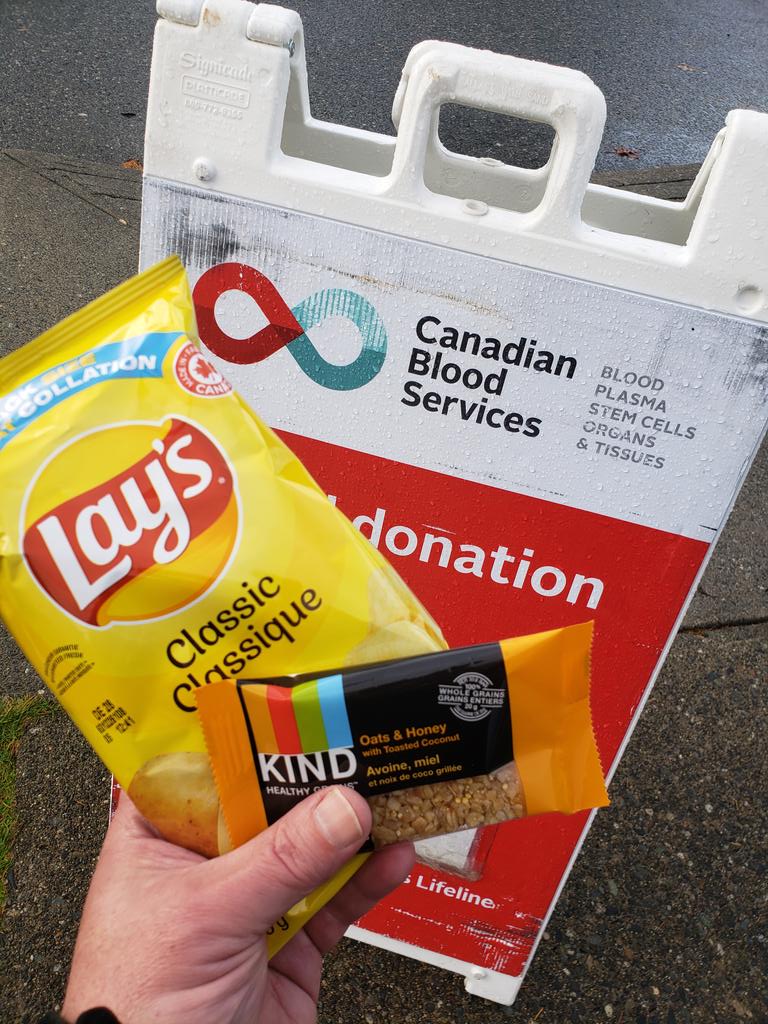 Last @LifelineBC donation of the year. It feels good to be an anonymous hero. Thanks to the staff at the #Nanaimo clinic for another great donation experience. #itsinyoutogive #postdonationchips