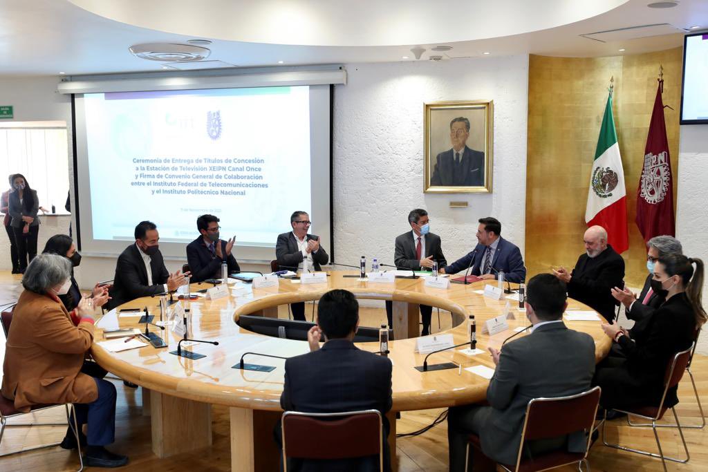 La firma de convenio entre el <a href="/IPN_MX/">IPN</a> y el <a href="/IFT_MX/">IFT</a>, y la Entrega de Títulos de Concesión a la Estación de Televisión XEIPN <a href="/CanalOnceTV/">Canal Once</a>, contribuirá a mejorar el alcance del Politécnico y visibilizar los proyectos de ciencia y tecnología que desarrolla la comunidad politécnica.