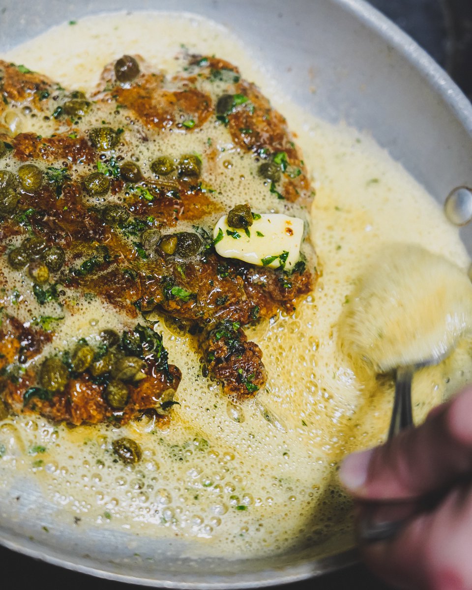pepinothemouse's tweet photo. It’s all about the sizzle of the sauce. 
Chicken Piccata, Brown Butter, Capers &amp; Parsley.
🐓
#PepinosSpaghettiHouse on #CommercialDrive in Vancouver’s #LittleItaly.

[@burcuoglu photo] https://t.co/WwxVdI83bp