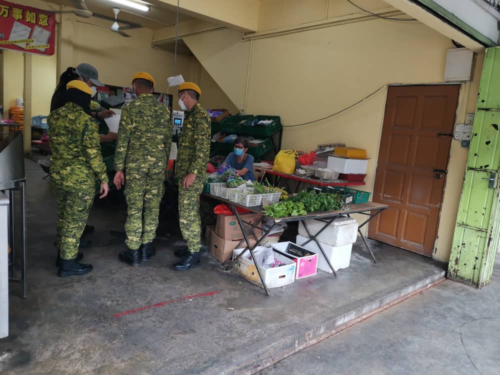 RELAbatupahat's tweet photo. 9 NOVEMBER 2021 | SELASA,  RONDAAN PKP DAN PEMBUDAYAAN NORMA BAHARU AGEN BASMI COVID 19 

#StayAtHome
#NormalBaharu
#MalaysiaBebasCovid19
#SetiaBerbakti

@yahyakgc @SazaliZin @msrz81 @normanosak @relamalaysia @RELA_Johor @Hasni_Johor https://t.co/6Pr39ER68T