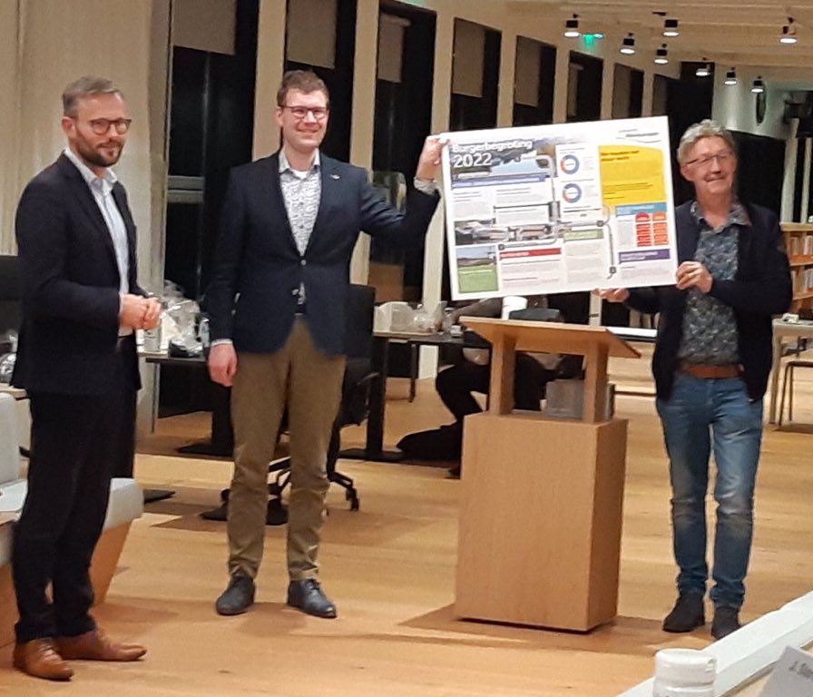 JGAPaans's tweet photo. Klokslag middernacht steunde de voltallige gemeenteraad de sluitende meerjarenbegroting 2022-2025 van Alblasserdam om ‘en passant’ een aantal incidentele intensiveringen vast te stellen en het initiatief voor het opstarten van een Odensehuis voor dementerende inwoners te steunen. https://t.co/pZRNQ7RRRZ