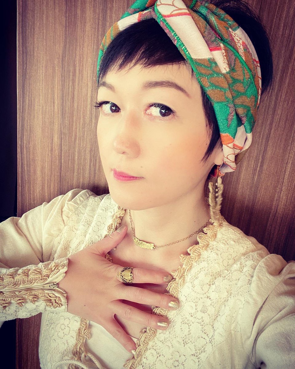 CatwalkBijoux's tweet photo. Catwalk Bijoux
リバーシブルターバン
UTAGE noon
✖️
シマフクロウの羽ネックレス
✖️
Love symbols リング
✖️
GUNNE SAX
Vintage dress
#catwalkbijoux #vintage #koenji #popupshop #handmadeaccessory #tarban #utage #owlwings #lovesymbols #gunnesax #vintagedress #古着女子 https://t.co/LMhkKWULVF